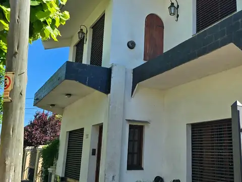 Carlos Pellegrini 300