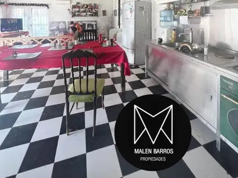 Casa 4 ambientes con 2 baños