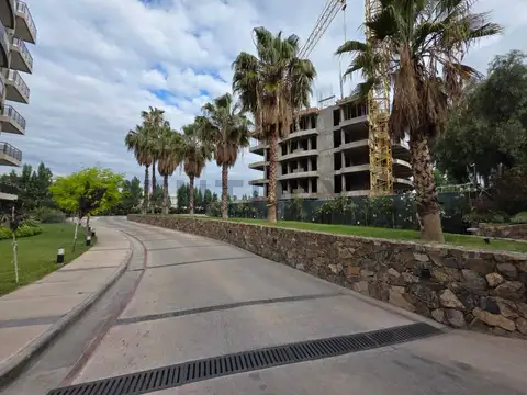 Los Alamos 1300, Piso 0