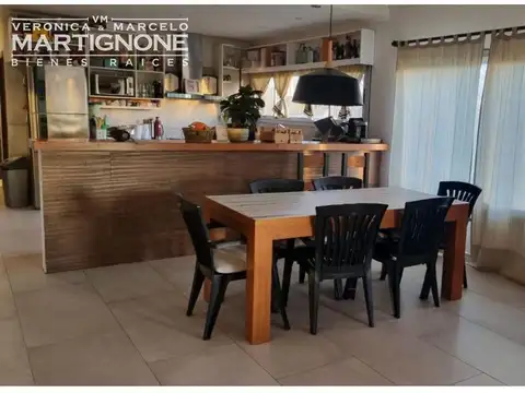 Casa en Venta con 5 cocheras