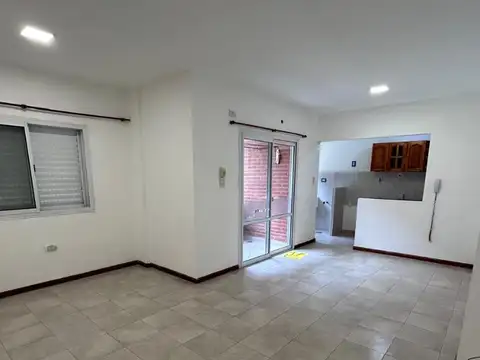 DPTO. 2 DORMITORIOS, PB - T. SARMIENTO.-