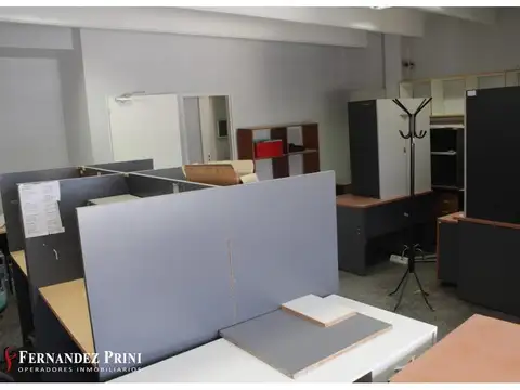 Excelente oficina 280m² en dos plantas, con 4 cocheras