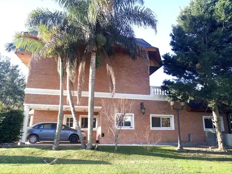 Casa 5 ambientes con 6 baños