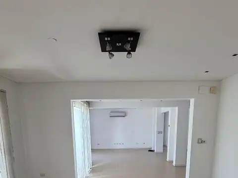 Casa en Venta con 6 cocheras