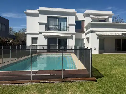 CASA EN TERRAVISTA 6 AMB CON CAVA Y SAUNA LOTE CENTRAL