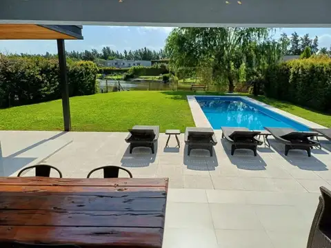 Casa de 8 ambientes vista al lago, alquiler anual.