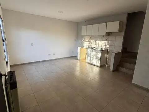 Depto Tipo Casa en Alquiler de 3 ambientes