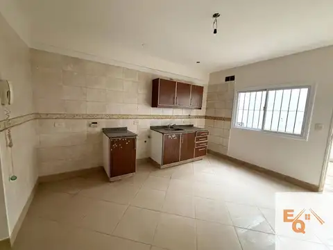 Casa en Alquiler con 1 cochera