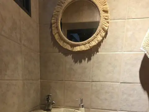 Casa 7 ambientes con 1 baño