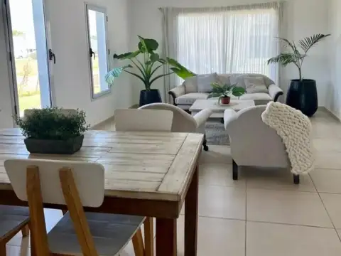 Casa 4 ambientes con 3 baños