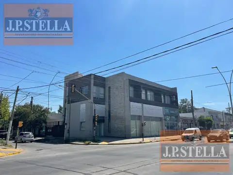 Local Comercial en Esquina 160 m² S/ Avenida y PA Dpto de 2 Amb c/ Cochera - Centro (Moreno)