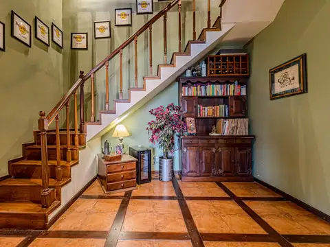 Casa en Venta con 2 cocheras