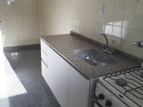 Departamento 2 Ambientes Lateral c/Bcón Francés