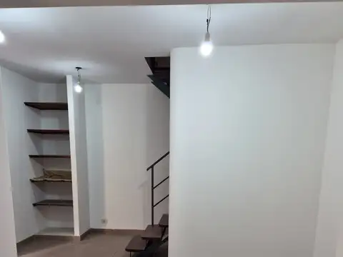 Depto Tipo Casa 4 ambientes con 1 baño