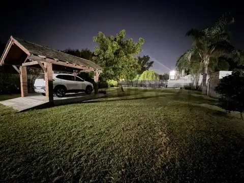 QUINTA CON CASA PILETA Y QUINCHO PARQUIZADA