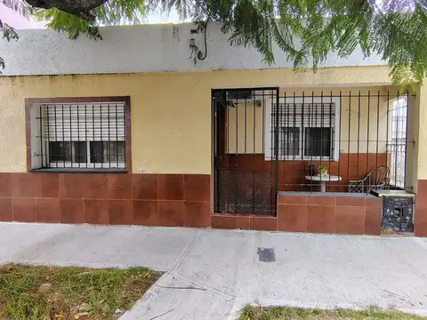 CASA 4 AMBIENTES + 2° ViIVIENDA de 3 AMB.