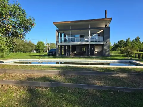 CASA CON PISCINA-PLAYA Y MUELLE PROPIO-  SOBRE EL RIO PARANACITO -ISLAS DEL IBIC
