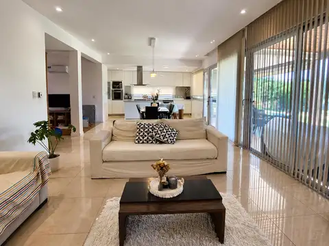 Casa en Alquiler de 4 dormitorios