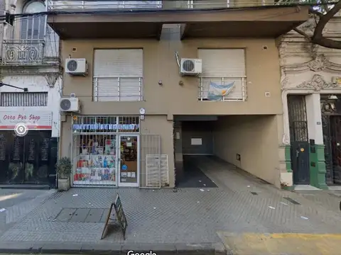 SE VENDE COCHERA COMODA