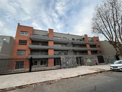 ALQUILER LOCAL COMERCIAL CON 4 COCHERAS VILLA LURO