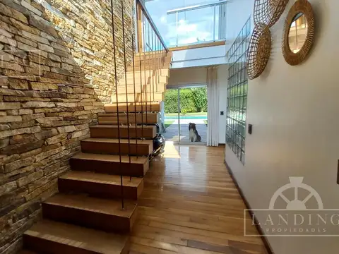 Casa 7 ambientes con 3 baños