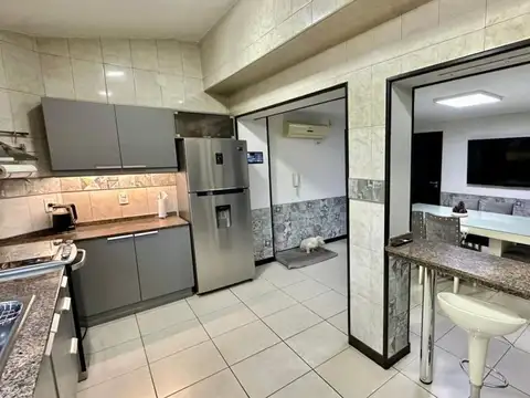 Casa 7 ambientes con 3 baños