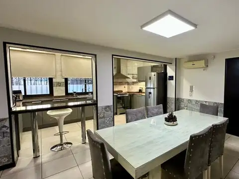 Casa en Venta con 4 cocheras