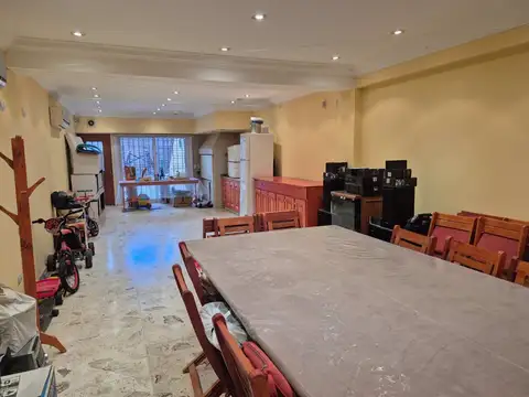 Depto Tipo Casa en Venta en Villa del Parque, USD 670.000