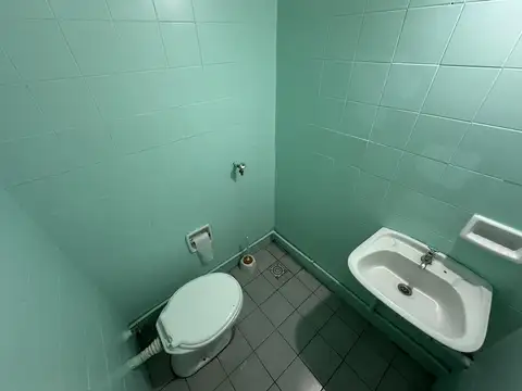 Local en Alquiler en Barrio España y Hospitales, $ 800.000