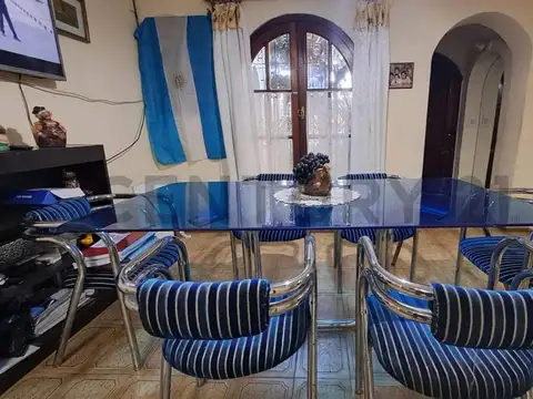 VENTA CASA  GRAN POTENCIAL USD 150.000 permuta