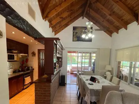 Casa en Venta con 3 cocheras