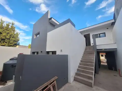 Casa 3 ambientes con 2 baños