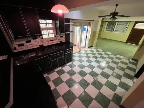 Depto Tipo Casa en Alquiler 40 años
