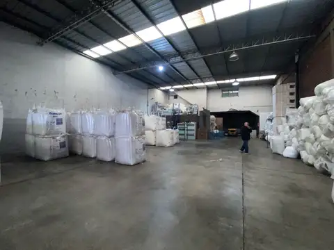 Depósito en Zona Industrial - Tres de Febrero
