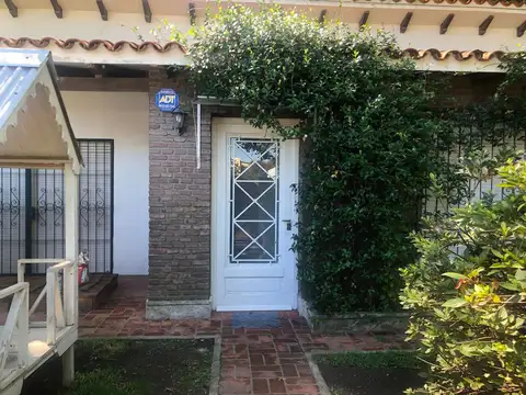 Casa en Alquiler con 1 cochera