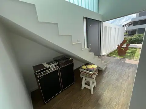 Casa 4 ambientes con 3 baños