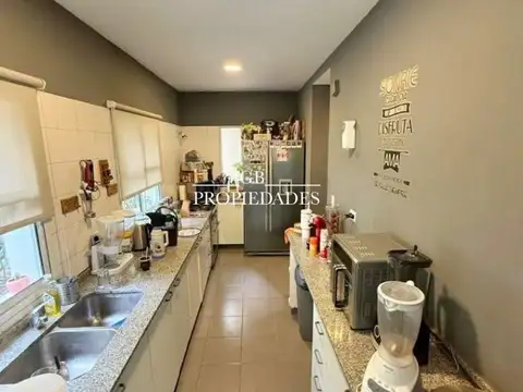 Casa en Venta con 4 cocheras
