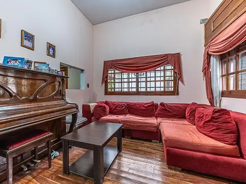 Casa 5 ambientes con 3 baños
