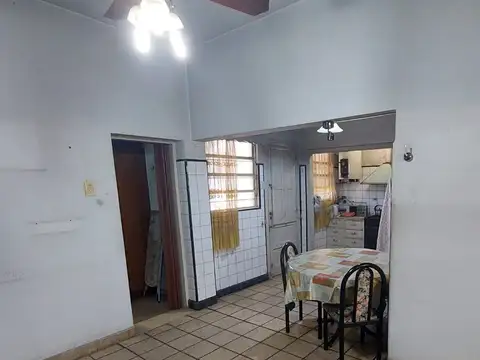 CASA EN VENTA EN HAEDO – EXCELENTE UBICACIÓN Y GRAN POTENCIAL