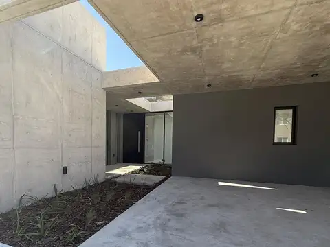 Casa 6 ambientes con 3 baños