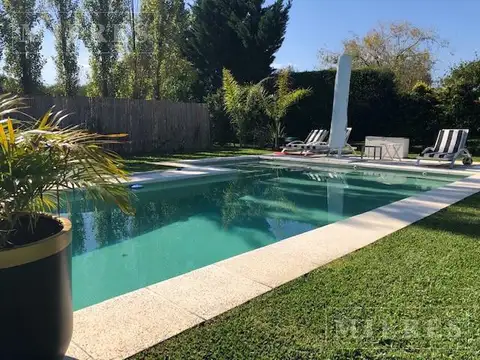 Casa en venta sobre lote Interno en Santa Catalina, Villa Nueva.