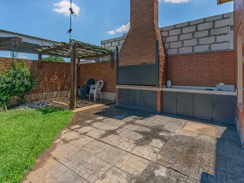 Casa en Crispiniano Fernandez 305.