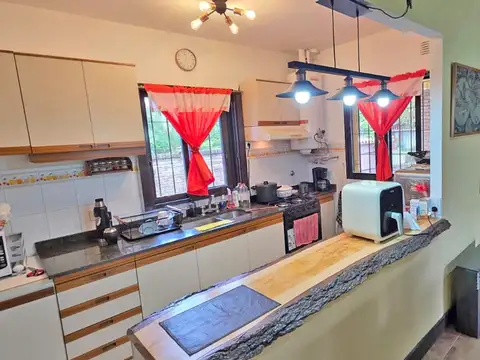 VENTA CASA 4 AMB - PILETA EN MANUEL ALBERTI PILAR