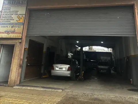 Galpón / Lote en Venta más 2 deptos