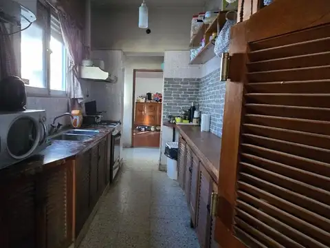 Casa 5 ambientes con 2 baños