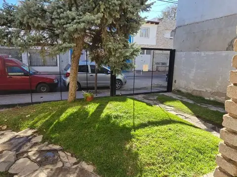 VENDE CASA 4 DORMITORIOS ALBERDI 823, NEUQUEN