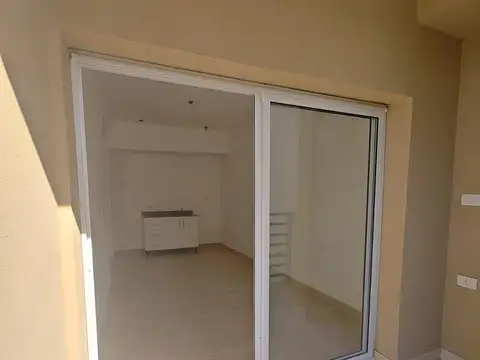 Departamento 2 ambientes, con cochera. Ubicado Moreno Centro