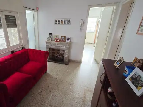 VENTA CASA 3 AMB. PARQUE Y COCHERA EZPELETA