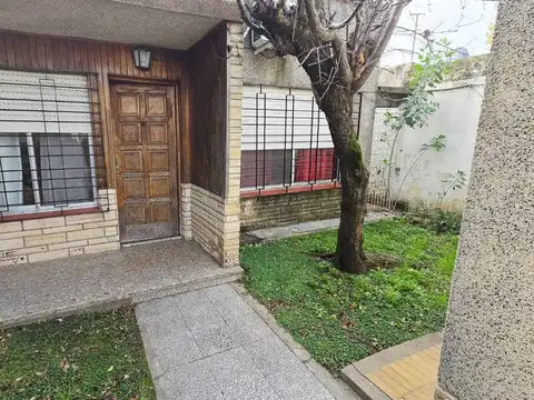 VENTA CASA 3 AMB. PARQUE Y COCHERA EZPELETA
