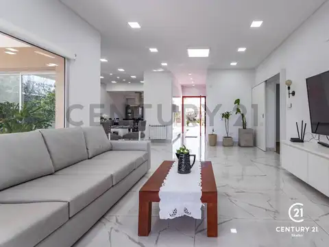 Casa en Venta con 2 cocheras